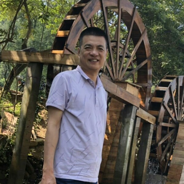 青衫浅吻机灵的照片