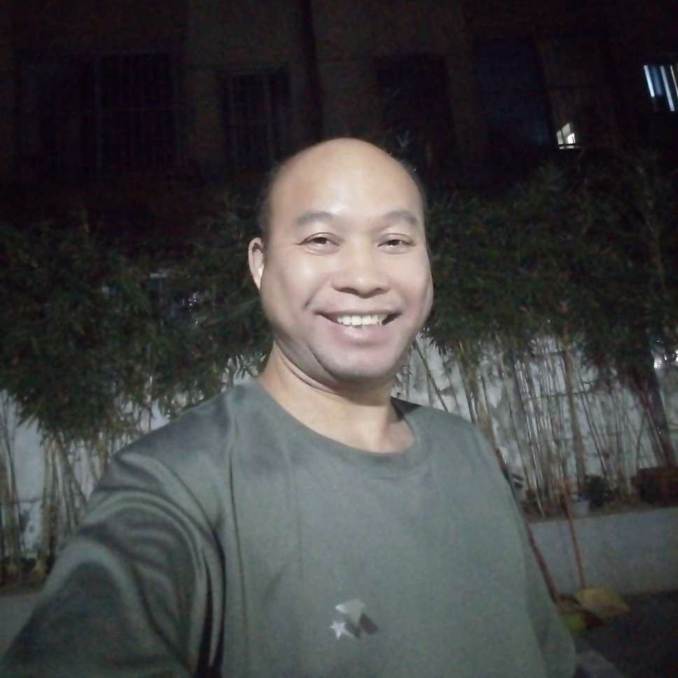 香烟挽手谁的照片