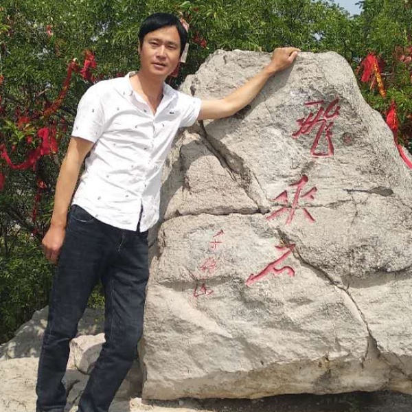落寞回首小土豆的照片