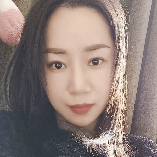 魁梧与小鸭子的照片