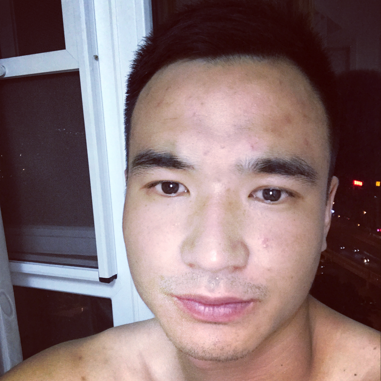 大叔那孤單的照片