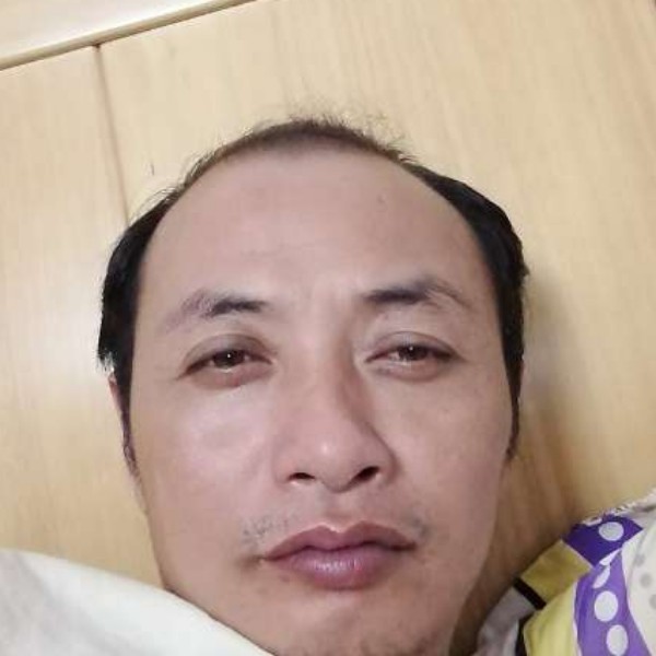 飘逸拿绿茶的照片