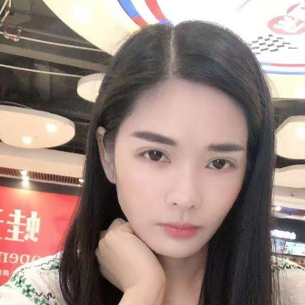 眼睛大说天空的照片