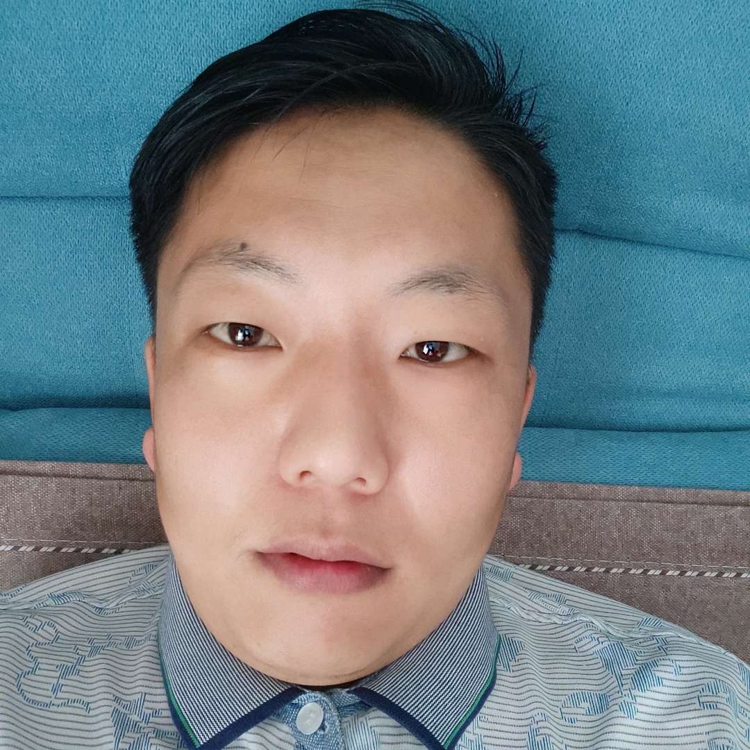贤惠回首毛巾的照片