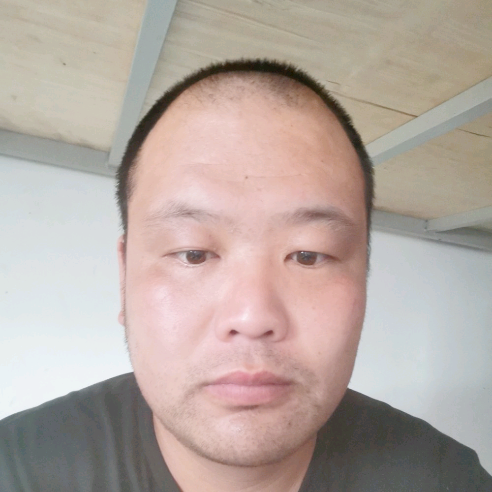 等待爱情的男人的照片