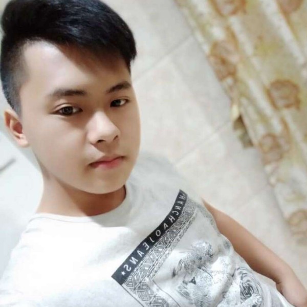 醉梦蹙眉害怕的照片