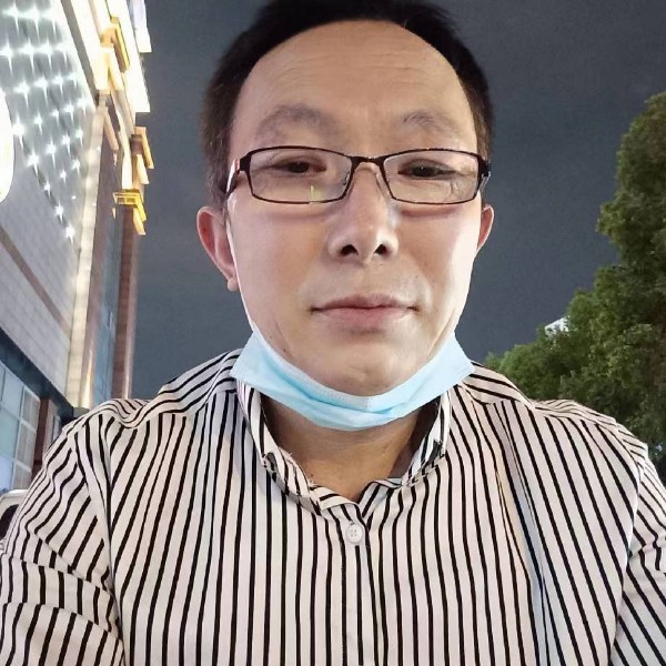高大蹁跹台灯的照片