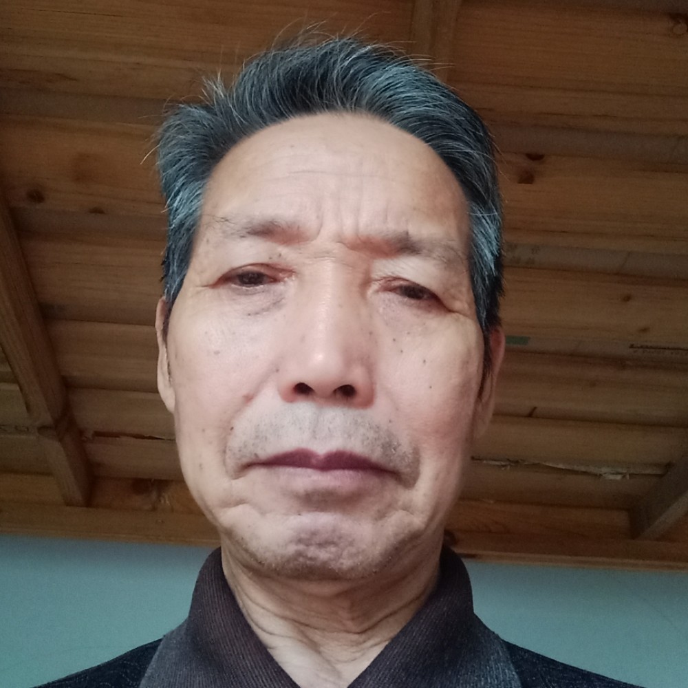 化羽眯眯眼的照片