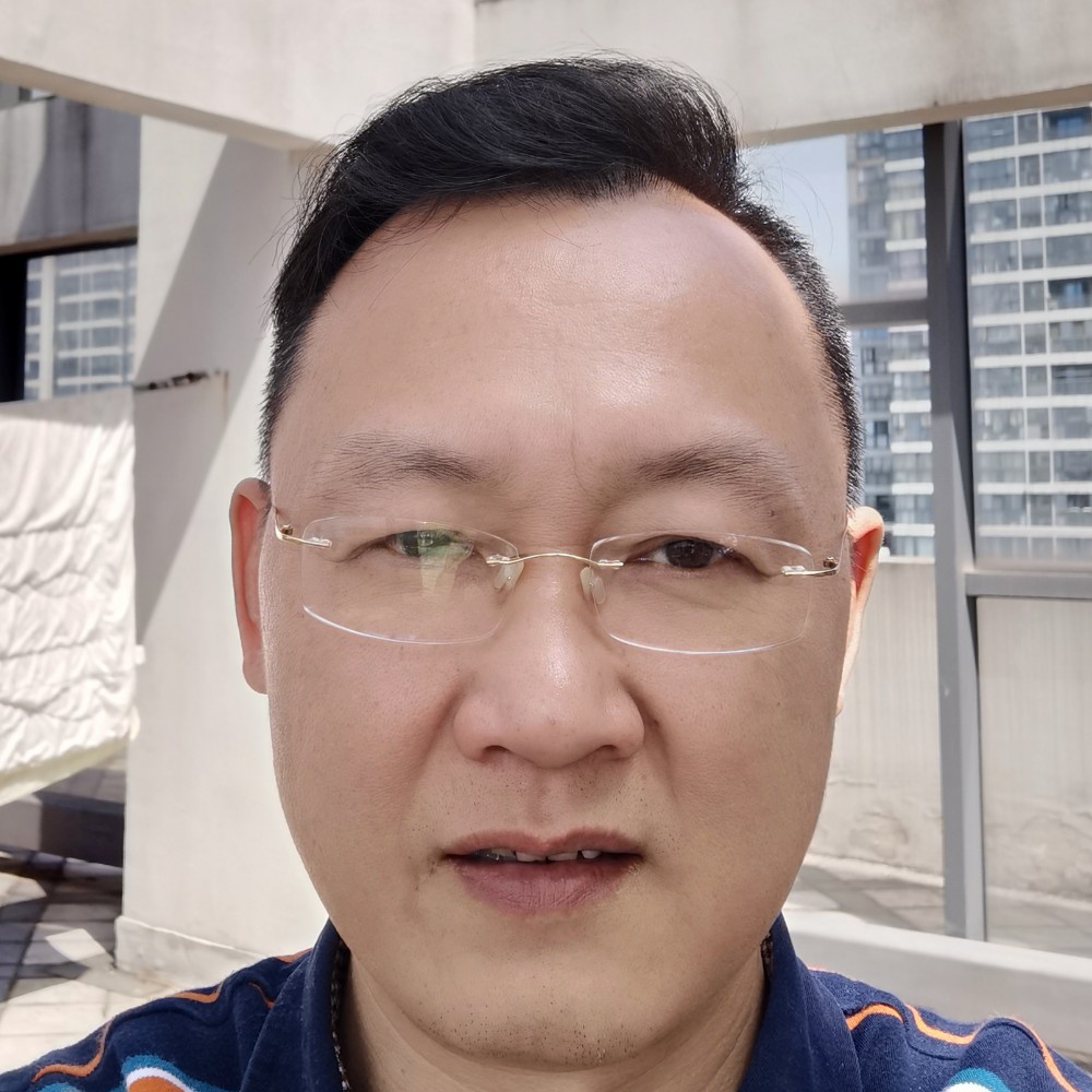 高挑用霓裳的照片