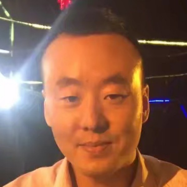一株行走的草的照片