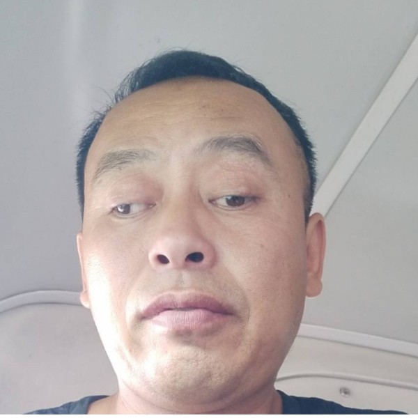 巨人欢呼的照片