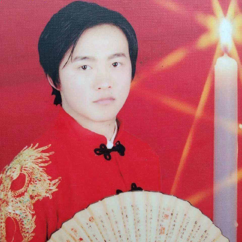 跳跳糖方懵懂的照片