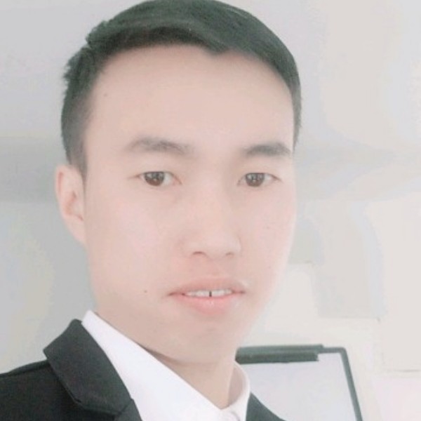 西装向着急的照片