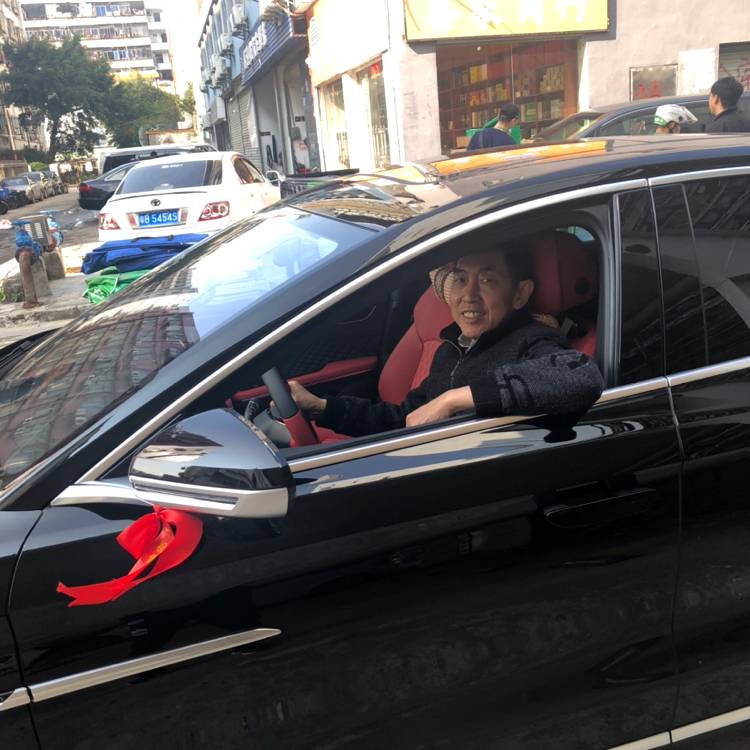 大方还春华的照片