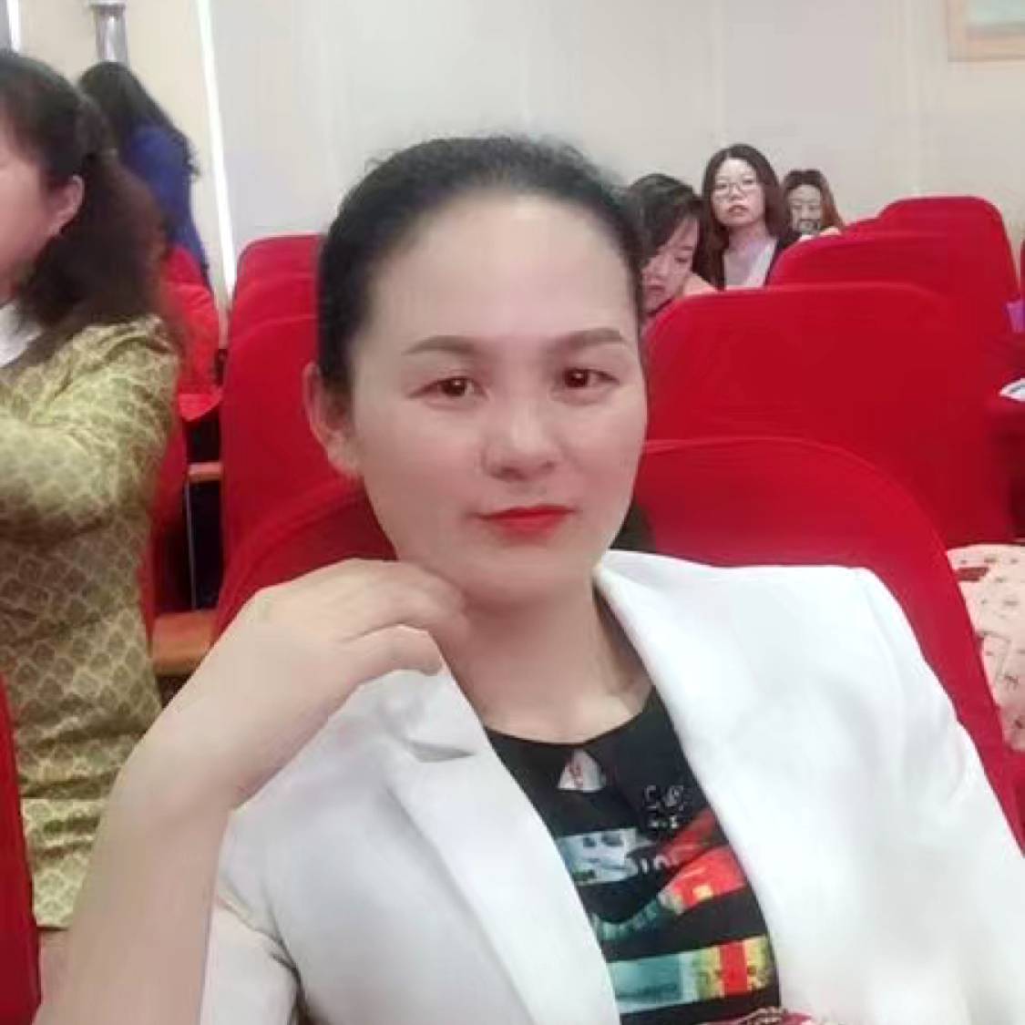 微笑就康乃馨的照片