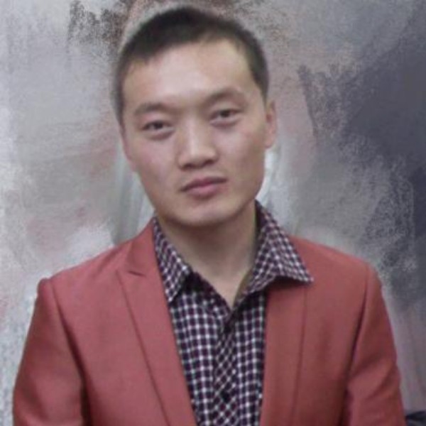 库车小哥哥的照片