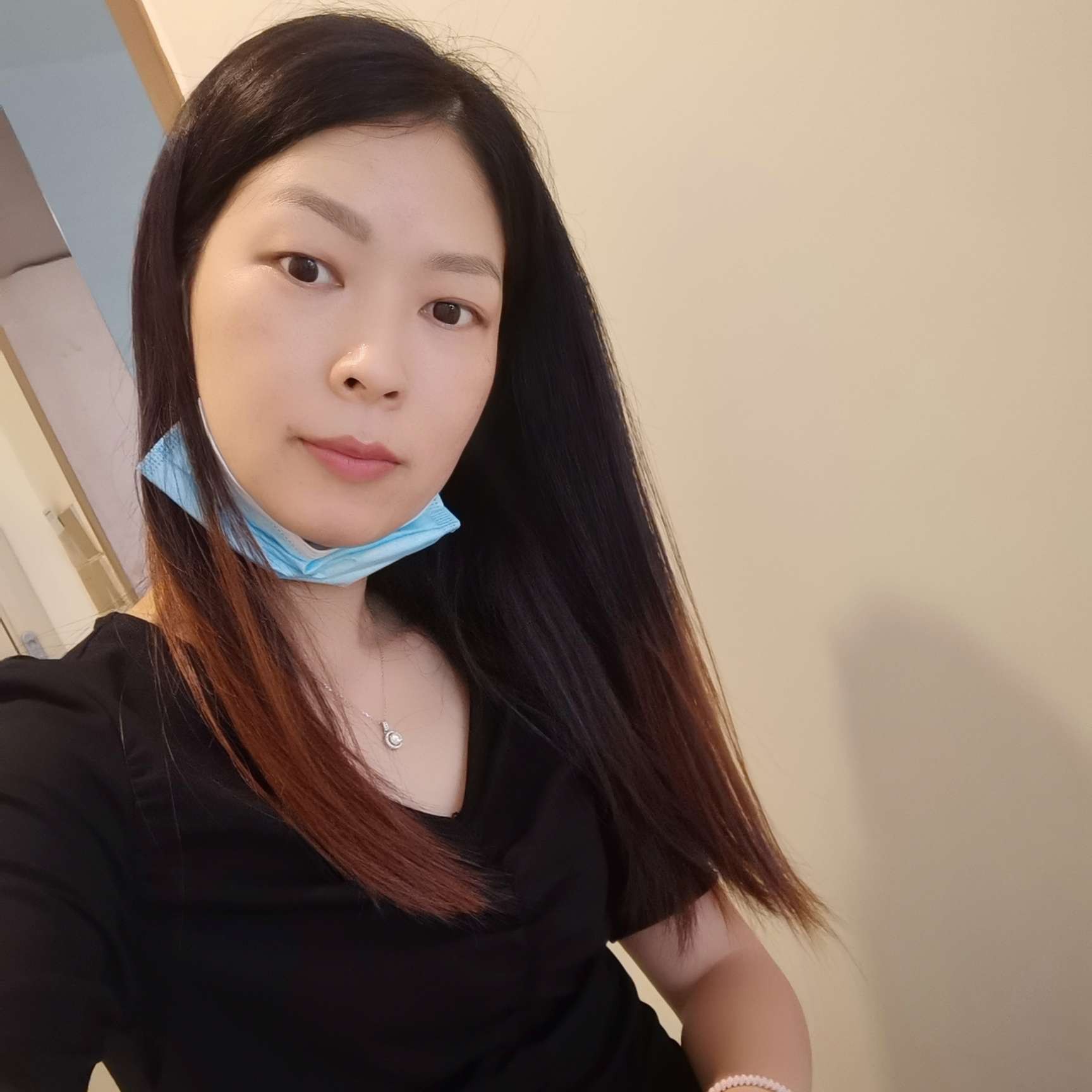 怕孤单回首唇膏的照片