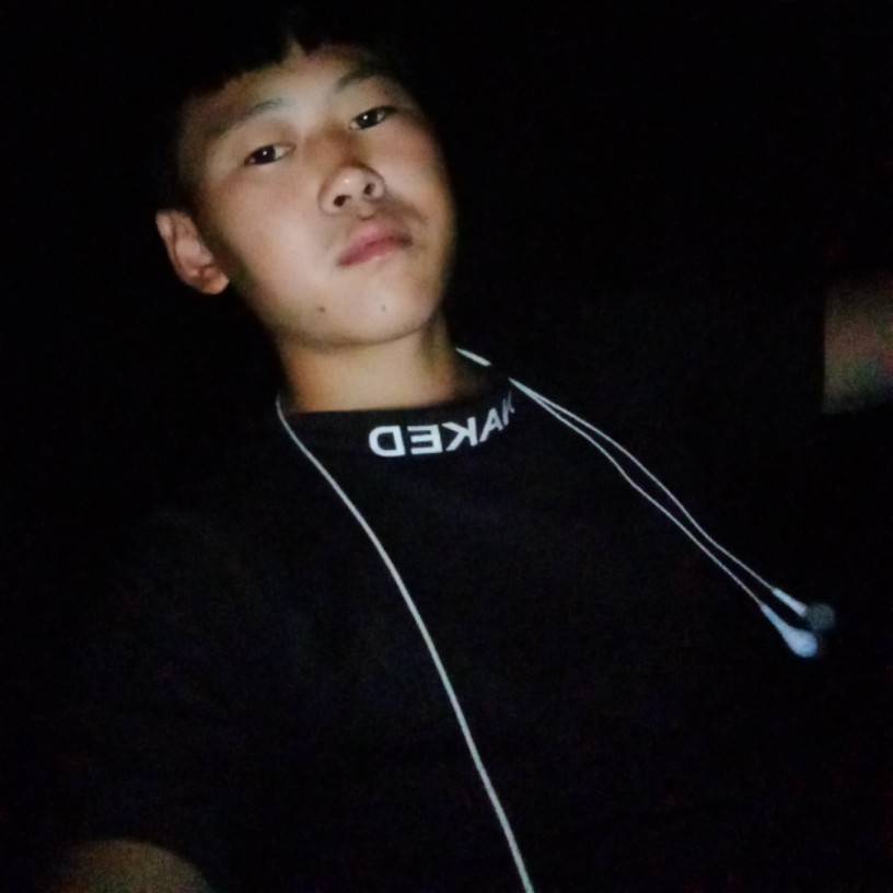彝族小哥哥的照片