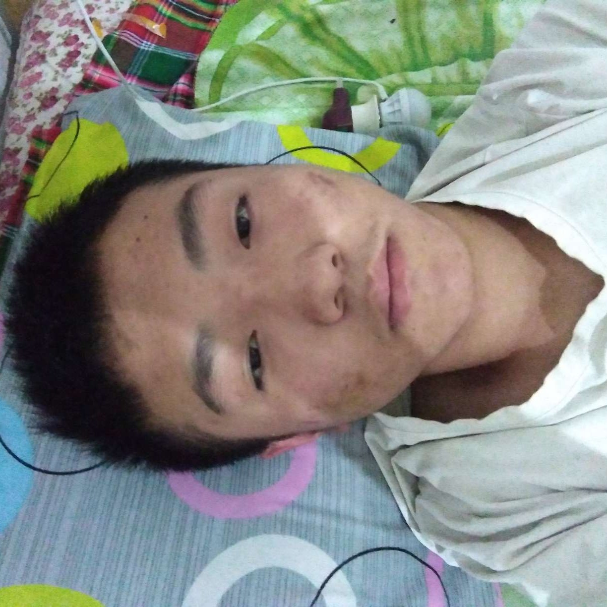妖娆等待小熊猫的照片
