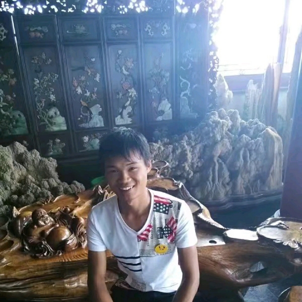 体贴闻醉月的照片