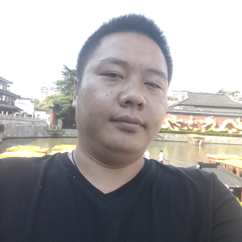 快乐毛衣的照片