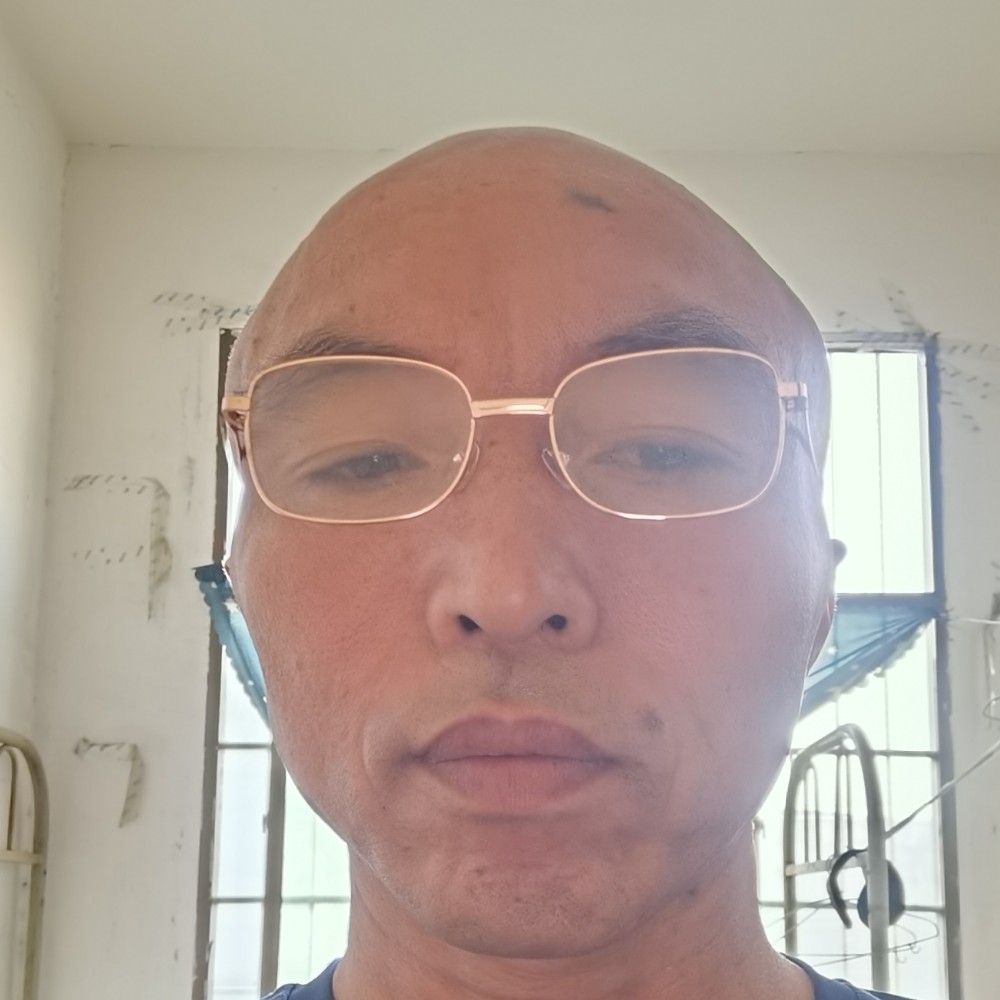 英俊笑沧澜的照片
