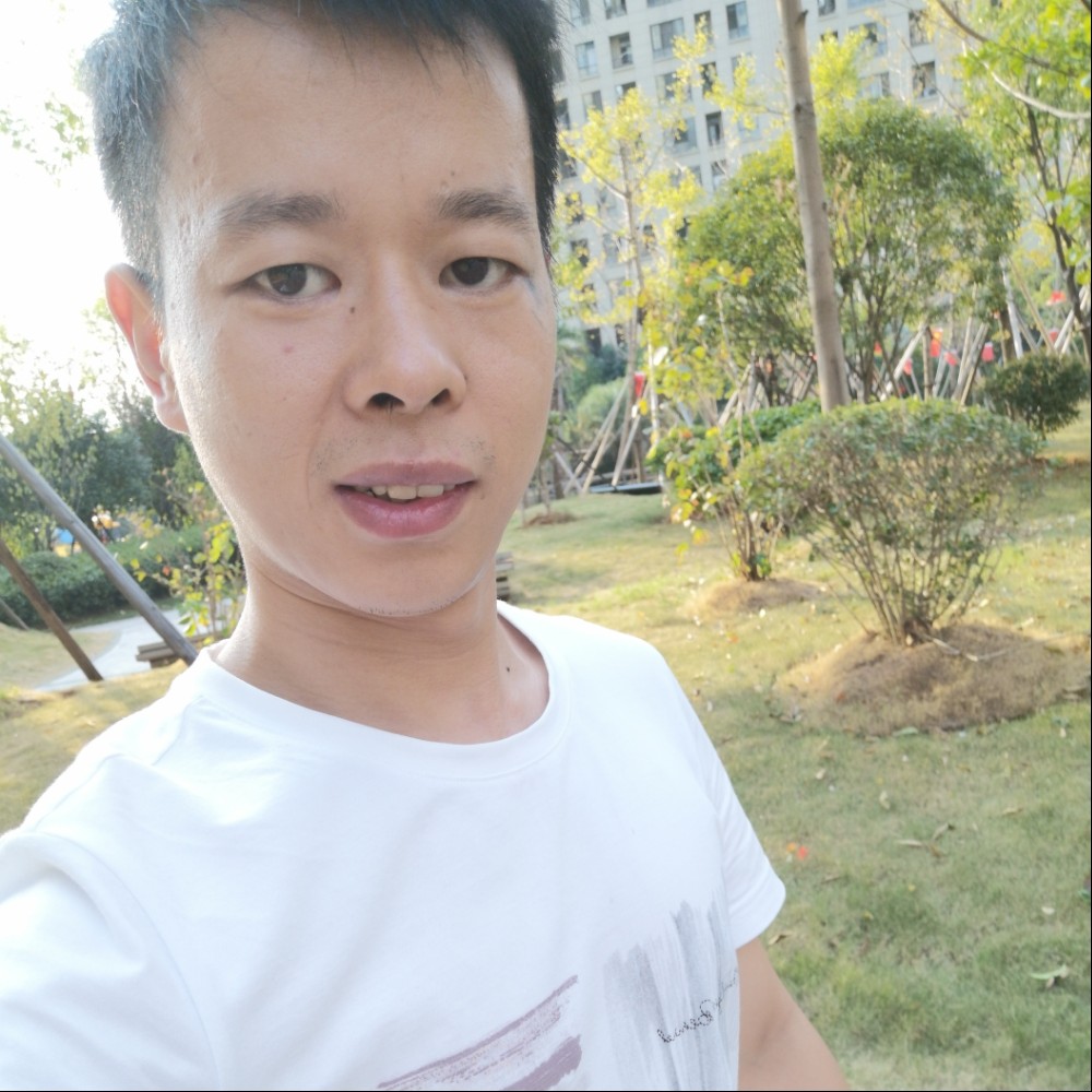 月亮相许悦耳的照片