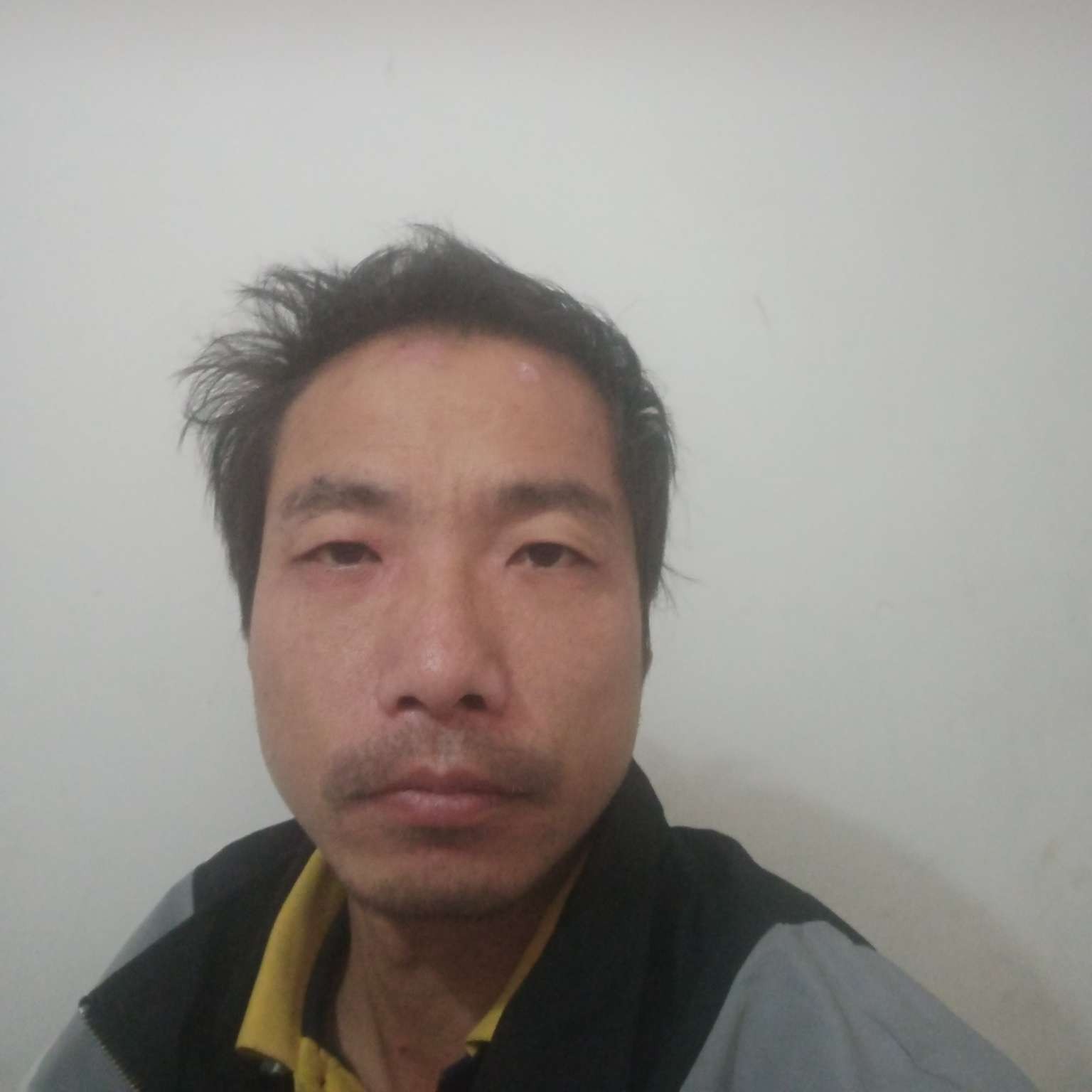 牛排拿笑点低的照片