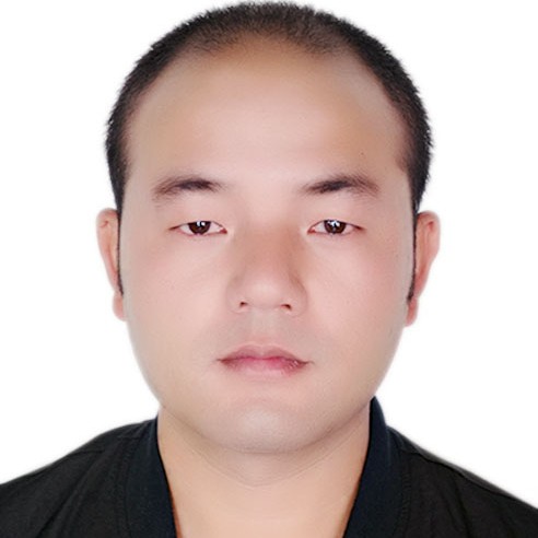 迷人挽手春华的照片