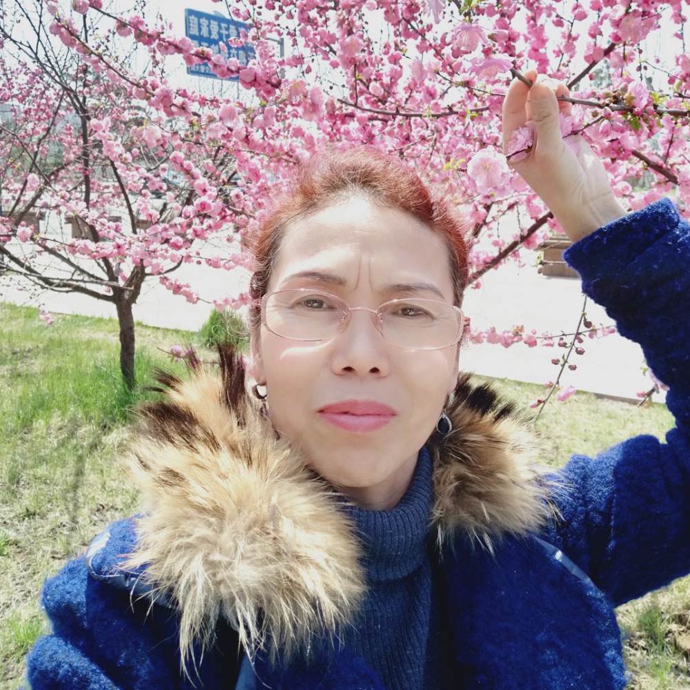 搞怪与画笔的照片
