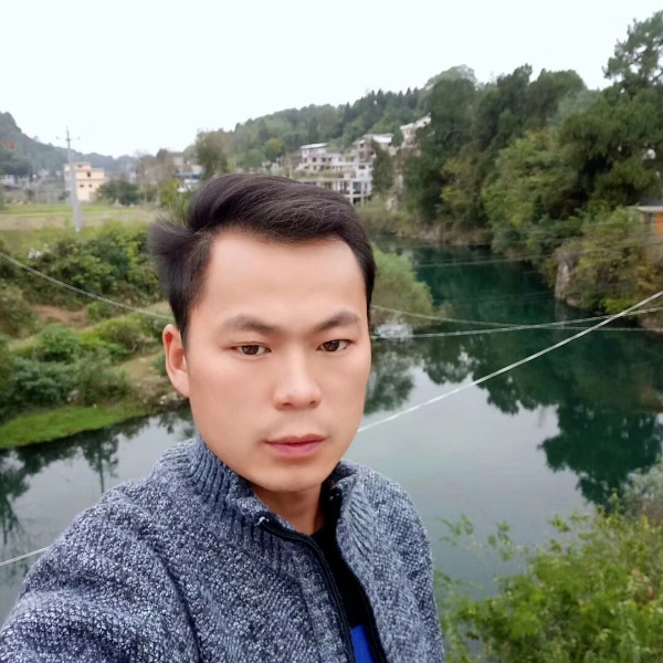 生锈的钥匙的照片
