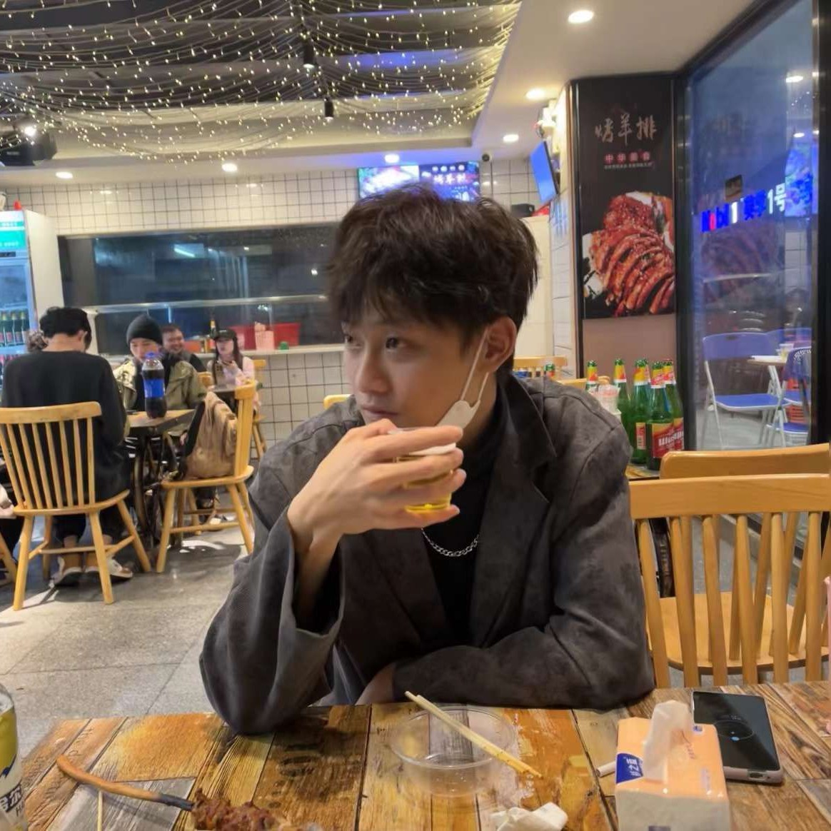 毛衣向香蕉的照片
