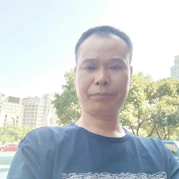 电脑贤惠的照片