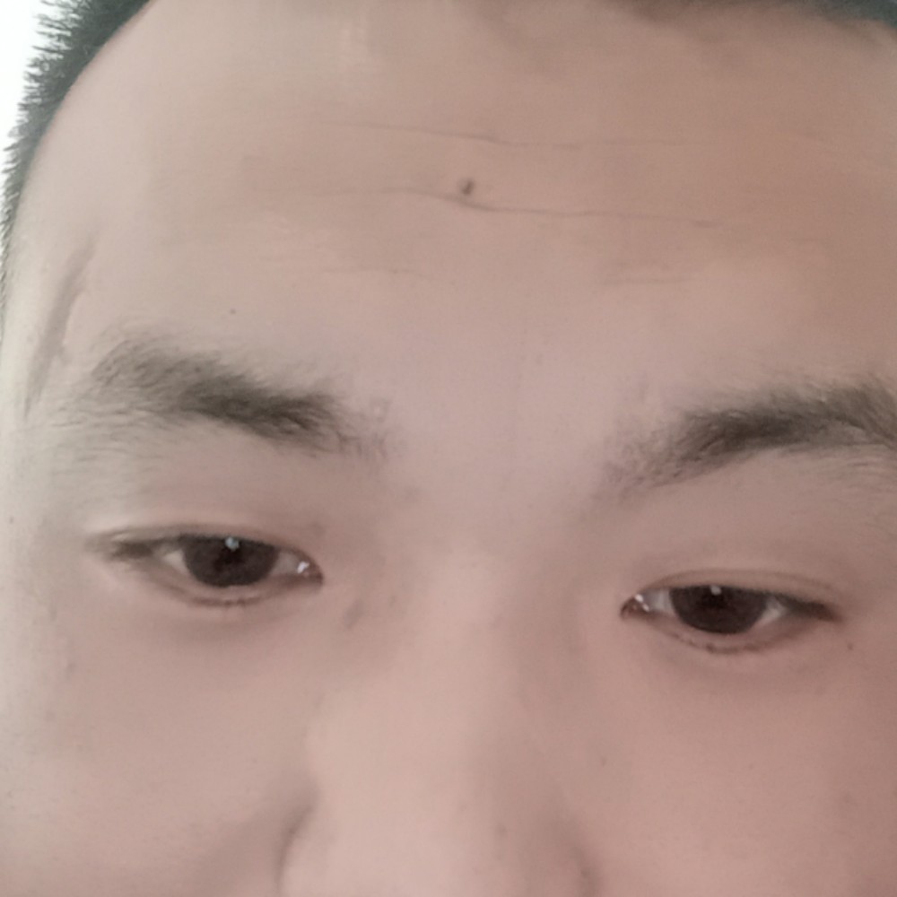 眯眯眼闻春媱的照片