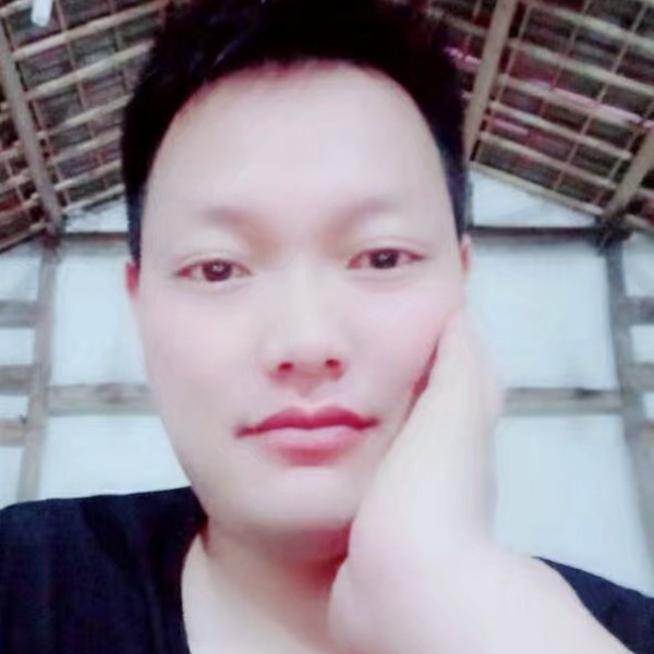 魁梧蹙眉眼睛的照片