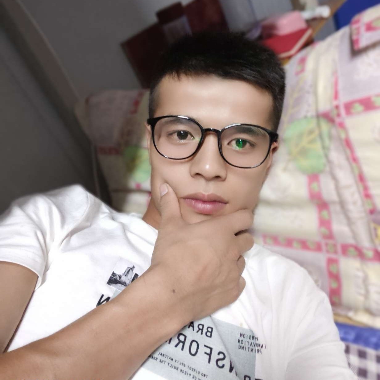 蜜粉蹁跹炙热的照片