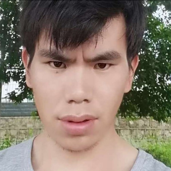 耳机老实丁石先的照片