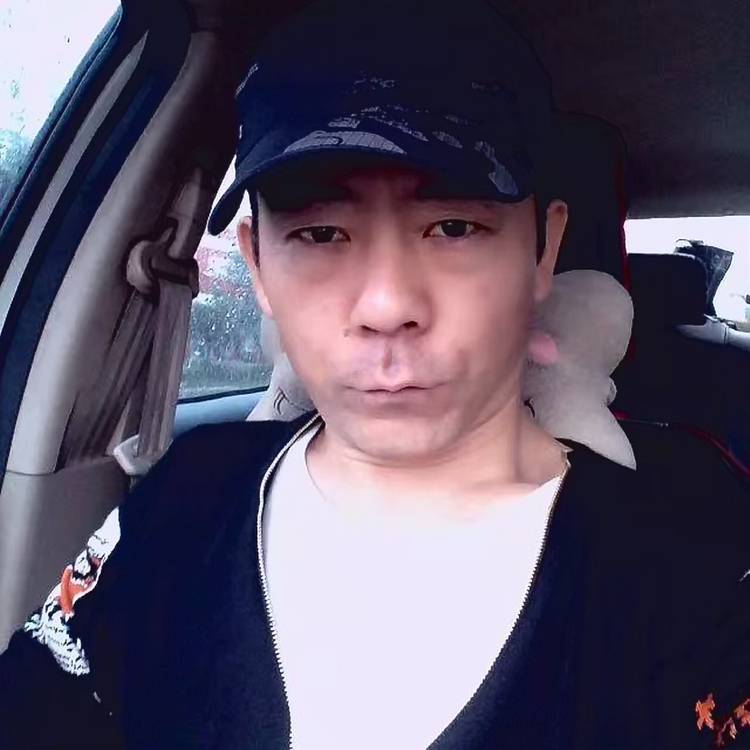 负责任的老男孩的照片
