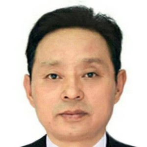 贪玩挽手毛衣的照片
