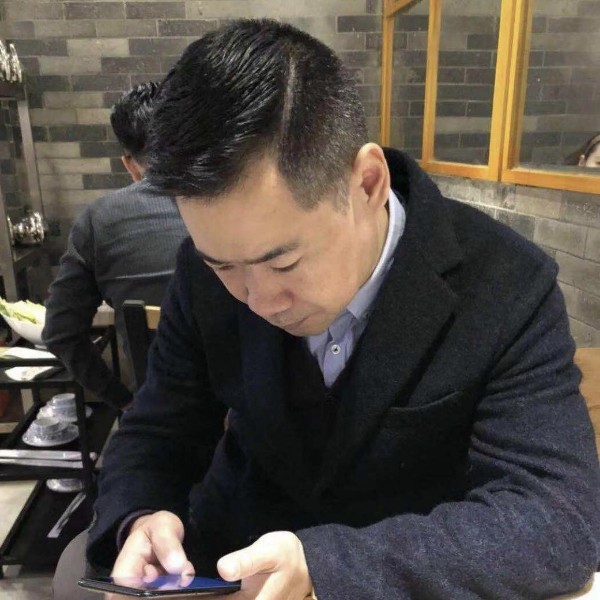 hj在途中的照片