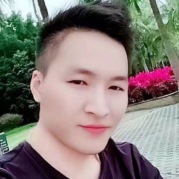 十字路口，左转的照片