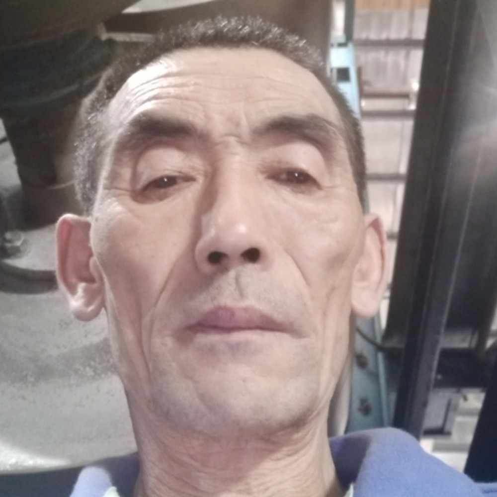 小蘑菇浅吻背后的照片