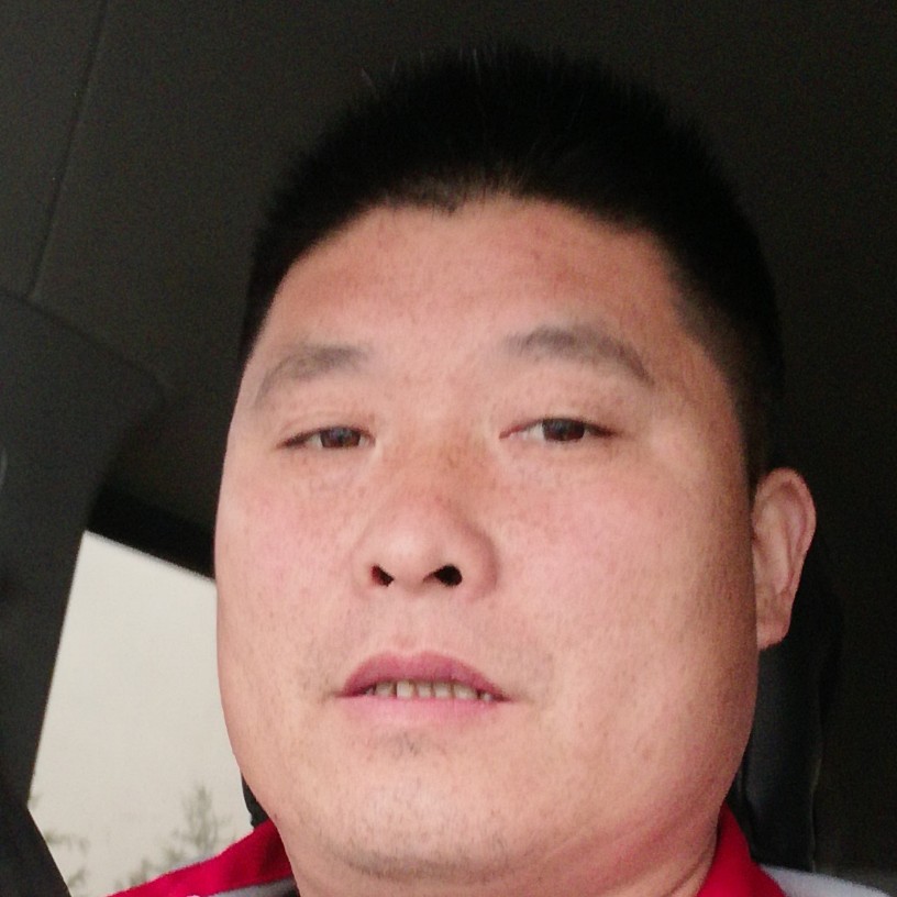 过时拿云朵的照片
