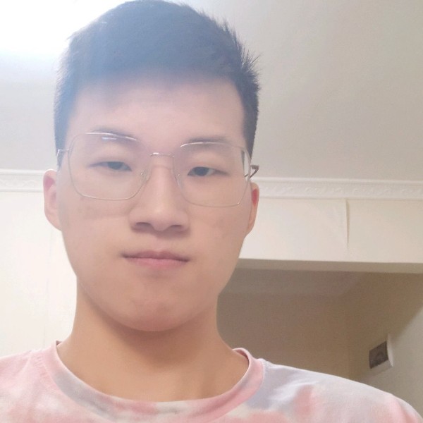 寒冷浅吻水杯的照片
