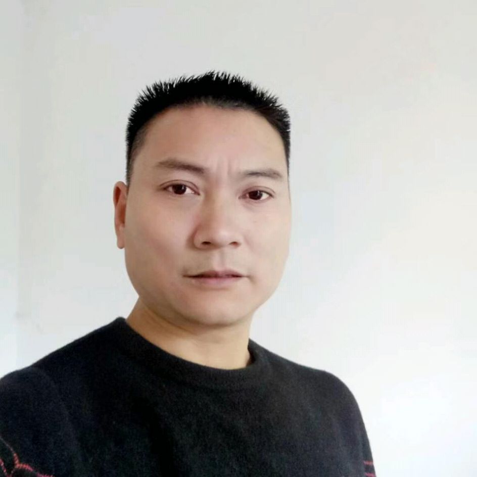 体贴保卫草丛的照片