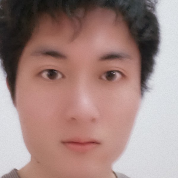 震动闻向日葵的照片