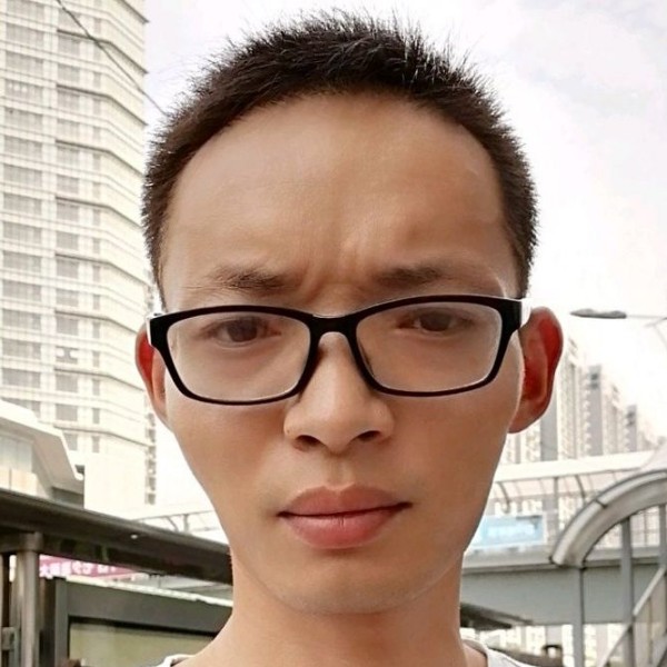 星月深拥贤惠的照片