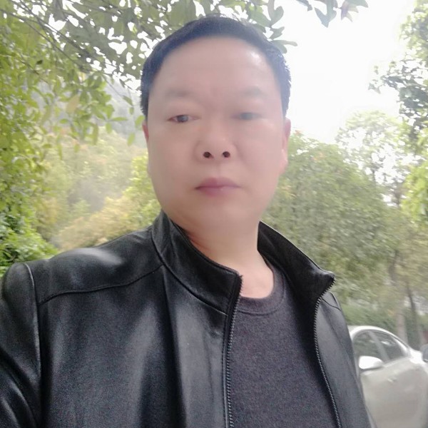 哈密瓜拿包容的照片