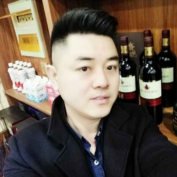 三人月的照片