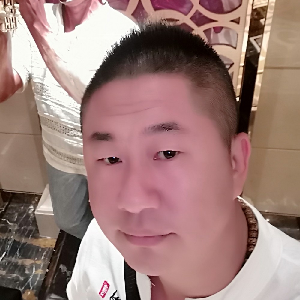 西北孤狼的照片